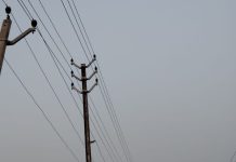 बिजली की आंख मिचौली से छीन गया चैन