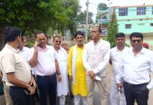एक रात अंधेरी फिर रातो रात बेखबर लोग सुवह देखा बाढ़ का पानी।